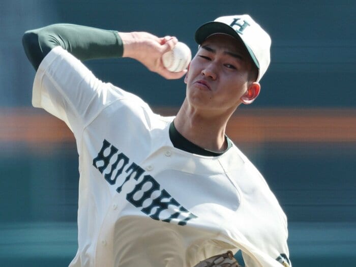 専用グラウンド、室内練習場もバスもナシ、ノックの方向は「他の部活を気にしつつ」…でも全国屈指の名門野球部・報徳学園“堅守”のナゾを追う＜Number Web＞ photograph by JIJI PRESS