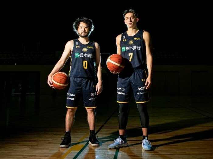 《Bリーグ開幕》ともに21歳で大決断。宇都宮の司令塔・田臥勇太&テーブス海は、なぜアメリカでの居場所を捨て日本に戻ったのか<Number Web> photograph by Shunsuke Mizukami