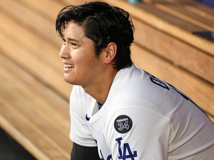 “テレビに映らない”大谷翔平「西武にいる息子の話をショウヘイが」“エンゼルス同窓会”で恩師歓喜…ルフィ特製フィギュアは「大谷グラブ」＜Number Web＞ photograph by Meg Oliphant/Getty Images