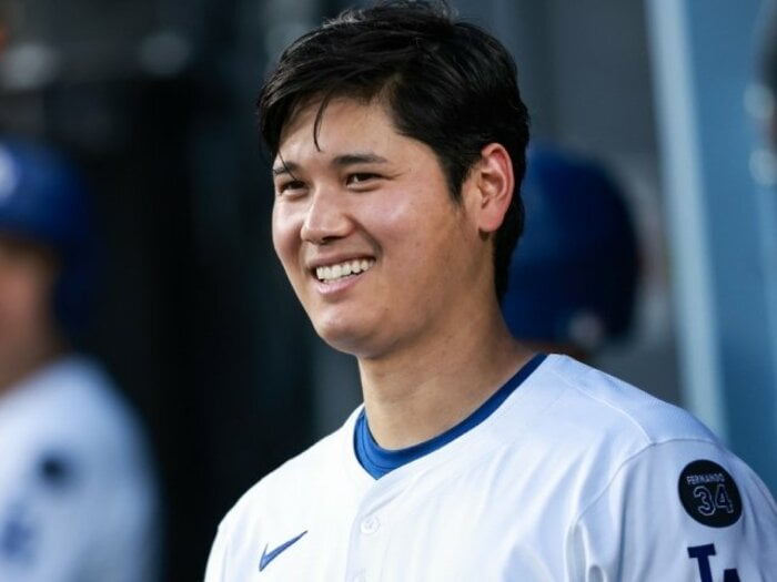 米メディア衝撃「オオタニがそうしたいと言った」じつはロバーツ監督もドジャース同僚も知らなかった“大谷翔平の投手復帰”ウラ側…エンゼルス元監督も告白＜Number Web＞ photograph by Getty Images