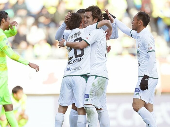 主力を抜かれても「ノープロブレム」。岐阜と大木武“持たざる者”の流儀。<Number Web> photograph by J.LEAGUE PHOTOS