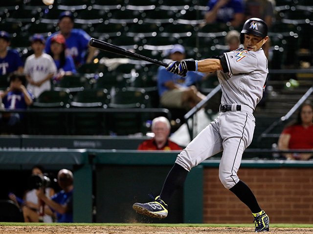 イチローが打席で見せた微笑と本気。26年目で初づくしの、1本の安打
