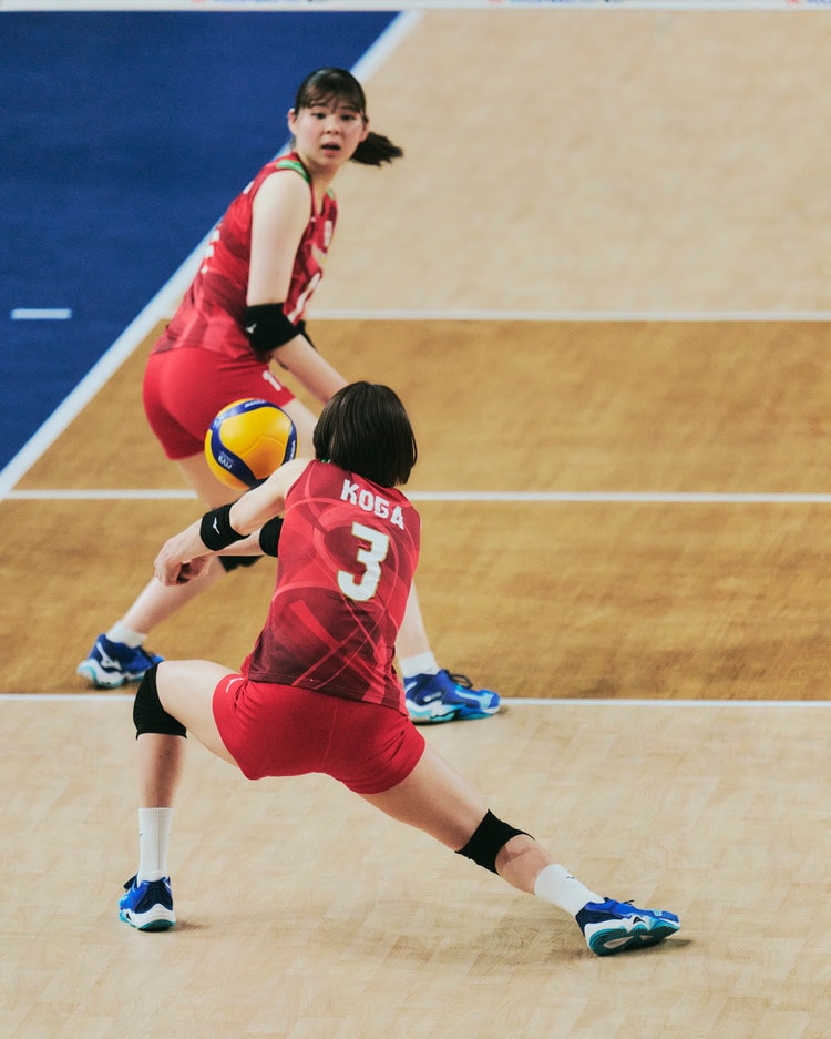 バレーボール古賀選手など超有名選手の色紙です。激レアなので高いですが値段交渉アリ バレー古賀紗理那の悩みを払拭した母からの「カッコよかった」と