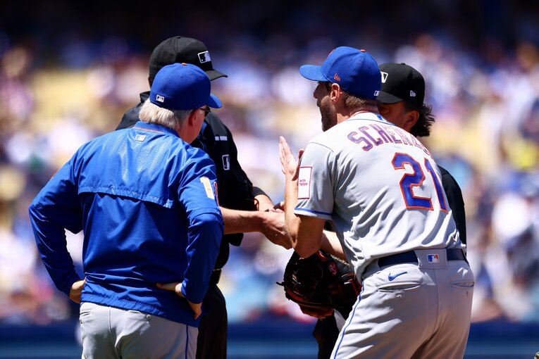 審判に抗議するシャーザー　©︎Getty Images