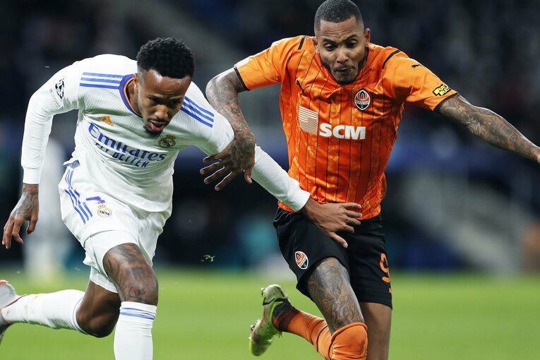 レアルの18歳日本人・中井卓大が「写真撮ってよー！」 無邪気さと表裏一体な《CLを含めた超シビアな競争》の舞台ウラ(40)