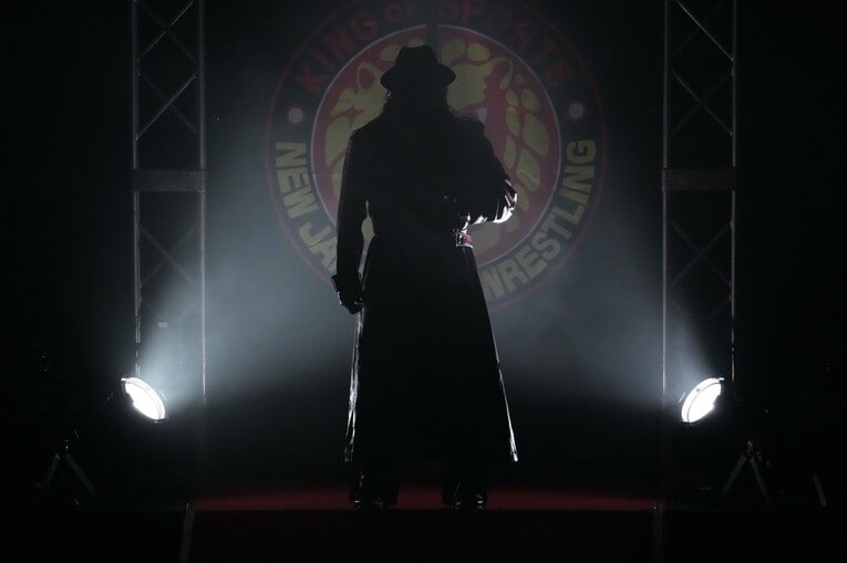 シルエットで入場する辻陽太　©Essei Hara