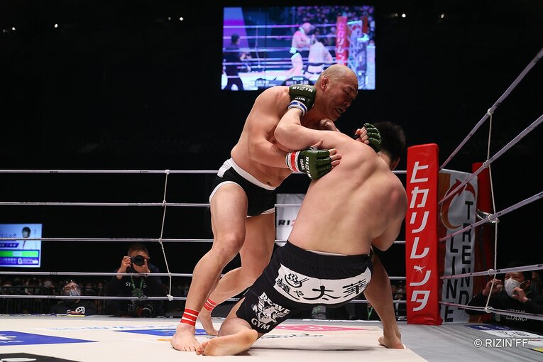 相撲界を懲戒解雇からRIZINへ…貴賢神がデビュー戦完敗でも見せた可能性とは？ 対戦した元警察官ファイターが絶賛した「凄い素質」(58)