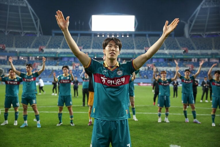 限られた出場機会で印象的な活躍を見せている今季の石田　©FA photos