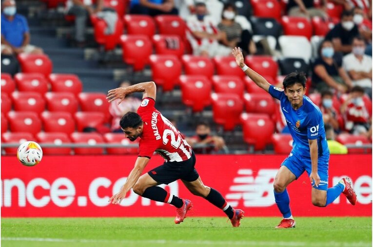 久保建英を間近で撮って気づいた《試合前ルーティンとファールを受けた後のクセ》 韓国の至宝イ・ガンインとの共存はどうなる？(21)