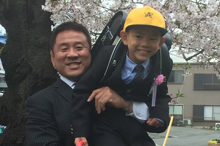 新日本プロレスで活躍するプロレスラーの永田裕志と、息子の裕生さん（現在12歳） ／ photograph by 本人提供