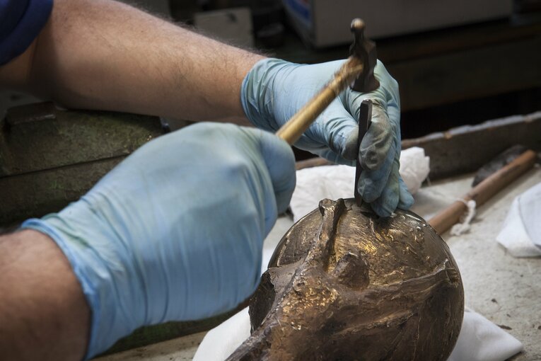 W杯トロフィー「門外不出の製造過程」を特別に撮った…4代目女性社長いわく「情熱が工房の隅々にまで息づいています」(8)