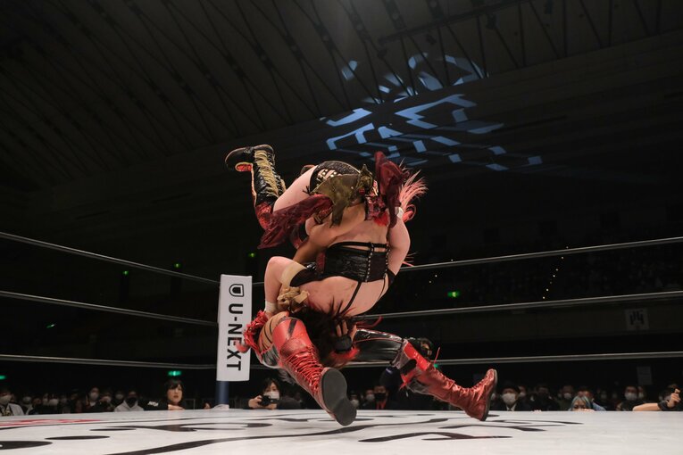 「ジュリアvs鈴季すず」はなぜ“最高に映える”タイトルマッチだったのか？ 試合直後の“姉妹”が明かしたそれぞれの「25分4秒」(75)