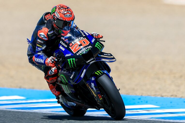 優勝を争う戦闘力を取り戻しつつあるヤマハYZR-M1とクアルタラロ　©Satoshi Endo