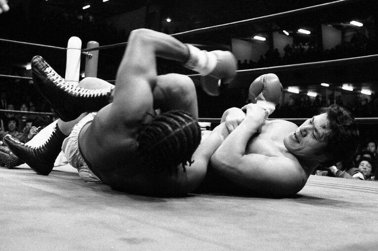 80年2月27日、蔵前国技館で行われたアントニオ猪木vsウィリー・ウィリアムス ／ photograph by Sankei Shinbun