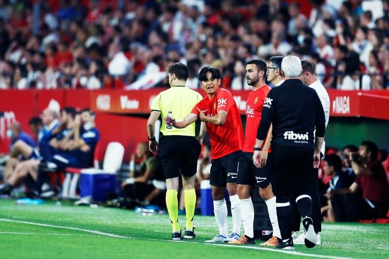 「クボ、ユニホームお願い」来季のレアル去就報道が出てもマジョルカで愛される久保建英…「残留か降格の最終節」で輝くか〈撮影者の視点〉(9)