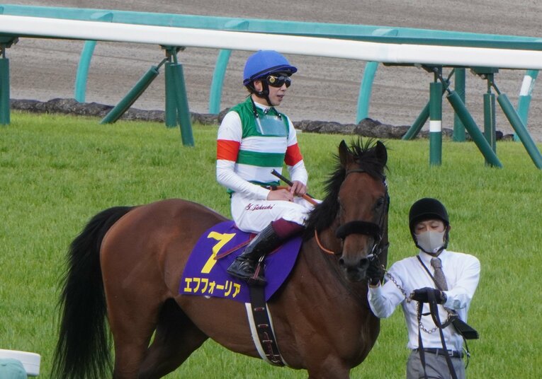 新しい無敗皐月賞馬には横山武史が跨った