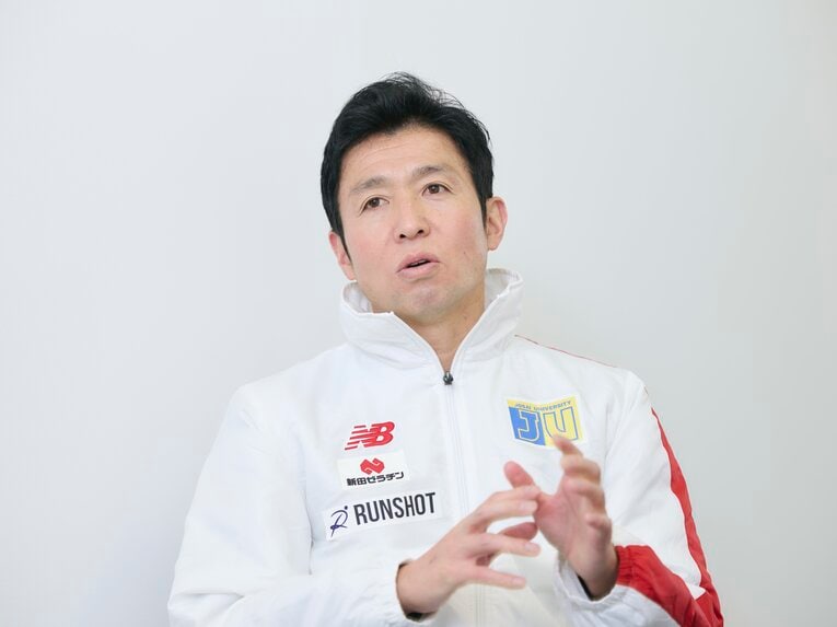 インタビューに答える櫛部静二氏