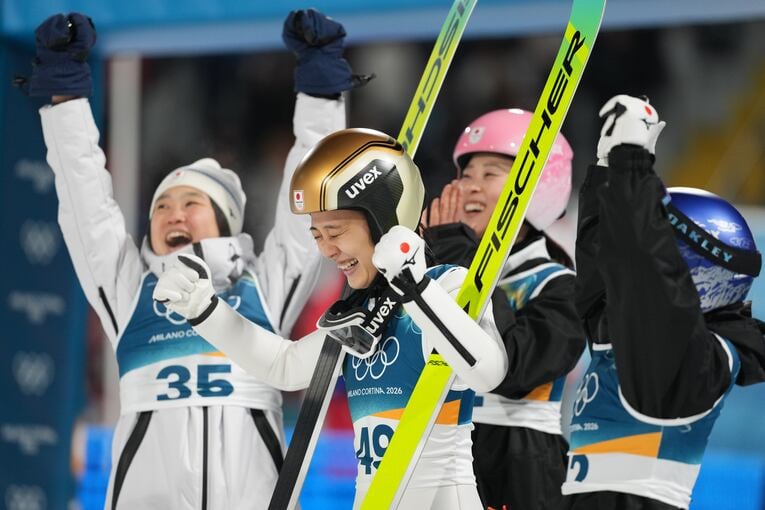 ミラノ・コルティナ五輪女子ノーマルヒルの現地写真【スワイプするとそのほかの写真もご覧になれます】　©Tsutomu Kishimoto／JMPA