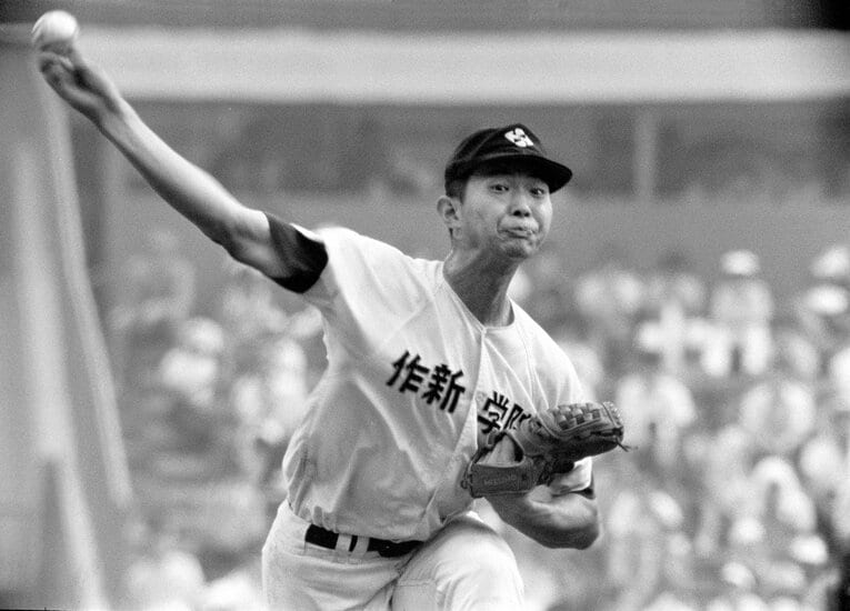 甲子園で熱投を見せる江川　©︎JIJI PRESS