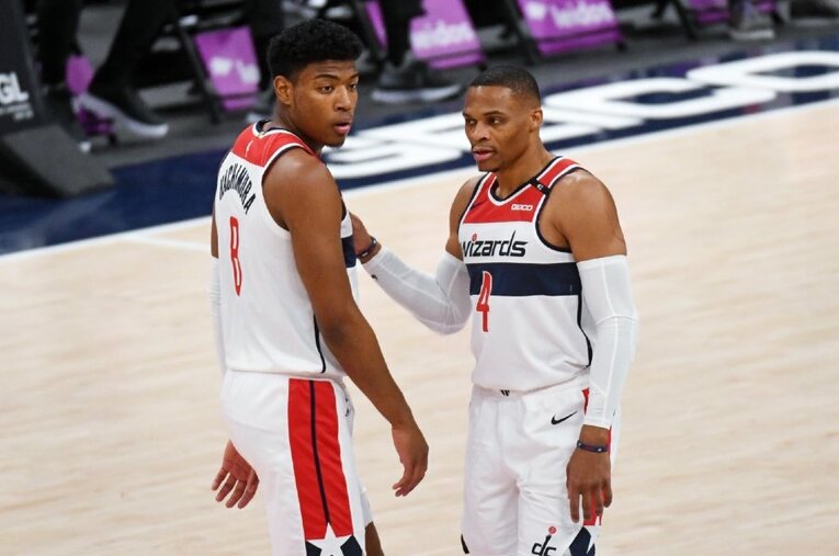 ウェストブルックを“センパイ”というニックネームで呼んでいるという八村。プレー以外の面でも大きな影響を受けている ／ photograph by Getty Images