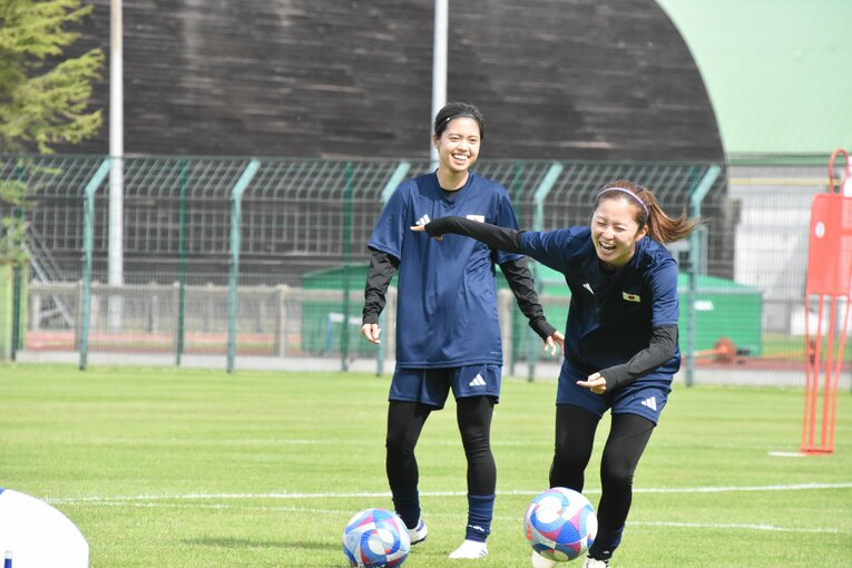 長谷川唯と清水梨紗。来季からマンチェスター・シティで共闘する　©JFA/PR