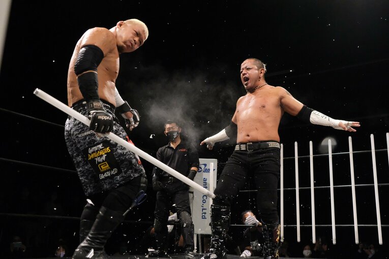 ガラスが刺さり大流血で「ニヤリ」今年47歳の“不適切おじさん”葛西純がデスマッチで伝えたいこと 「お前ら、これを知らずに人生終わるのか？」(9)