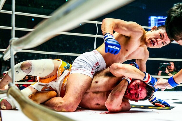 試合はタオル投入による青木真也のTKO勝ちとなった　©RIZIN FF Susumu Nagao