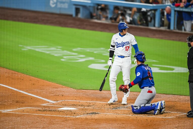 【最新「50－50への道」独自撮影カット】審判と相手捕手に“こんにちは”　©Nanae Suzuki