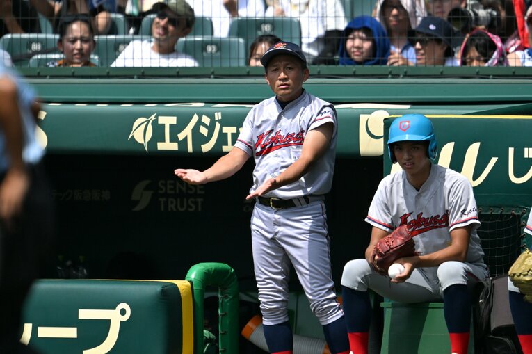 夏の甲子園準決勝、京都国際の小牧監督　©Hideki Sugiyama