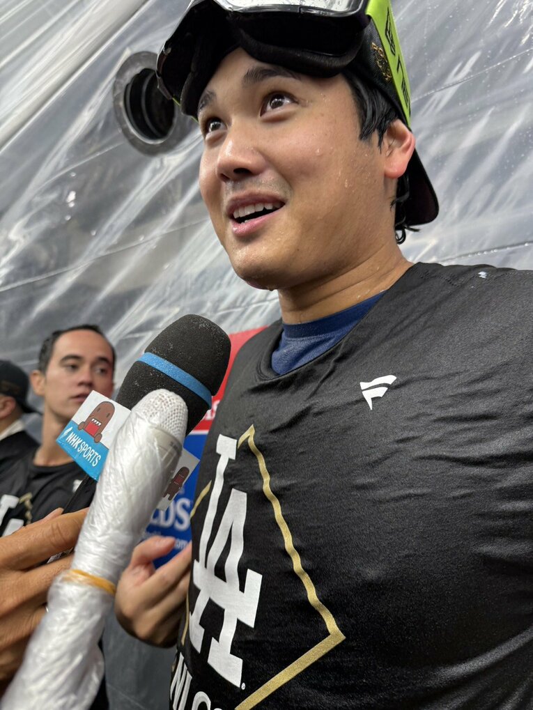 シャンパンファイトでの大谷　©Naoyuki Yanagihara