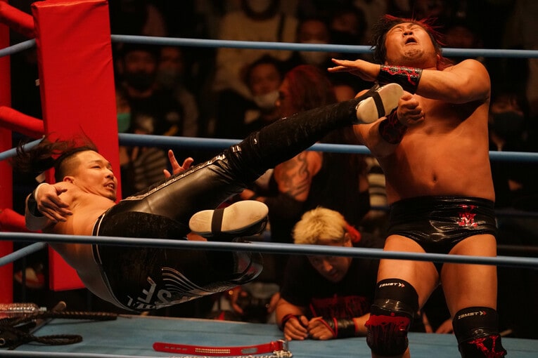 「動くと眼球が落ちちゃう」大怪我から復活…“デカくて飛べる”ジェイク・リーが掲げた野望「全日本をもっと上に持っていってやる」(11)