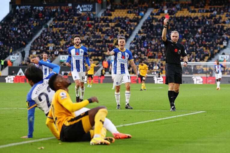 バルサ所属経験のあるセメドを退場に追い込んだ瞬間　©Getty Images