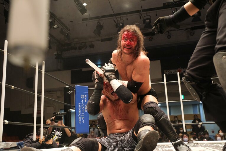 「デスマッチ・イズ・マイライフ」妻の急死を乗り越えた“クレイジー・キッド”竹田誠志の決意「蛍光灯やカミソリで傷つけ…でもそれが生きがい」(56)