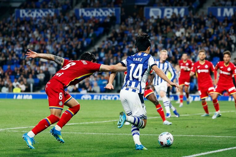 単独突破でボックス内へ侵入する久保、得点に結びつけることはできなかった（撮影写真は右に続きます）　©Daisuke Nakashima