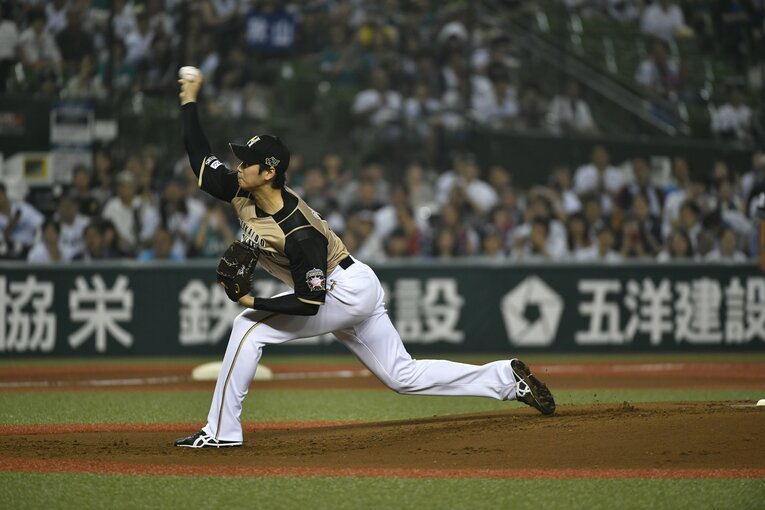 2016年の大谷翔平。投手としては防御率1.86で10勝を挙げ、打者としても22HRの活躍でチームを日本一に導いた　©Takuya Sugiyama