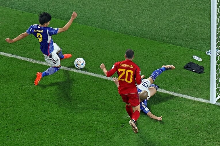 三笘薫の「1ミリ折り返し」　©Giuseppe CACACE/AFP/JIJI PRESS