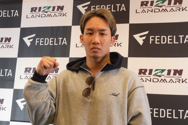 大会2日前、取材陣のインタビューに答えた朝倉未来　©Norihiro Hashimoto