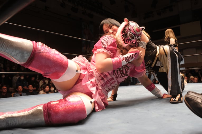 12月5日に行われたタイガー・プリンセスのデビュー戦 ／ photograph by Norihiro Hashimoto