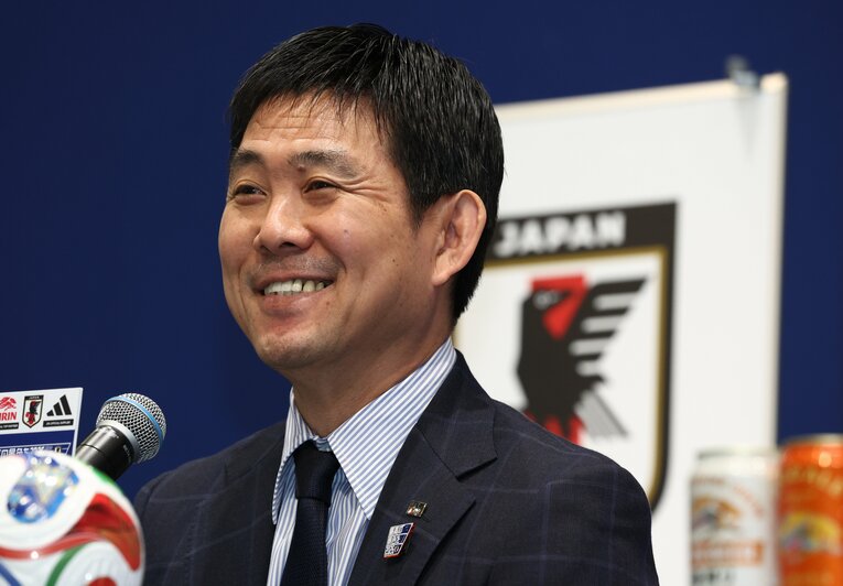 3月19日の記者会見で笑顔を見せる森保一監督　©JIJI PRESS