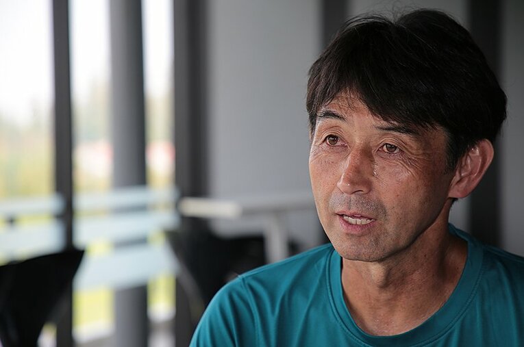 タイのサムットプラーカーン・シティで指導する石井正忠監督。日本から飛び出し、新たなミッションに挑んでいる。 ／ photograph by Norio Rokukawa