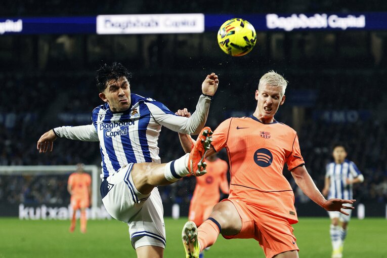 アランブルvsダニオルモ（写真は続きます）　©Daisuke Nakashima