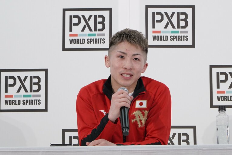 試合後の会見で笑顔を見せる井上　©PXB PARTNERS