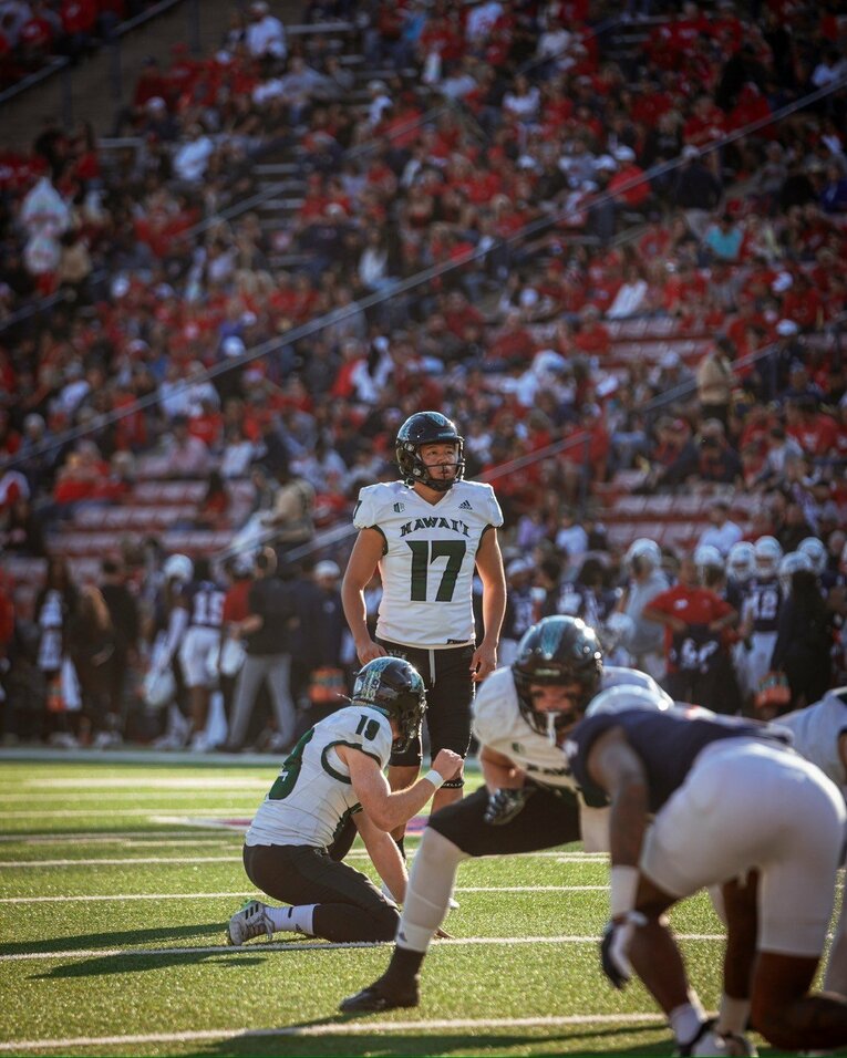 編入2年目からはハワイ大チームの正キッカーとして活躍している松澤／本人提供
