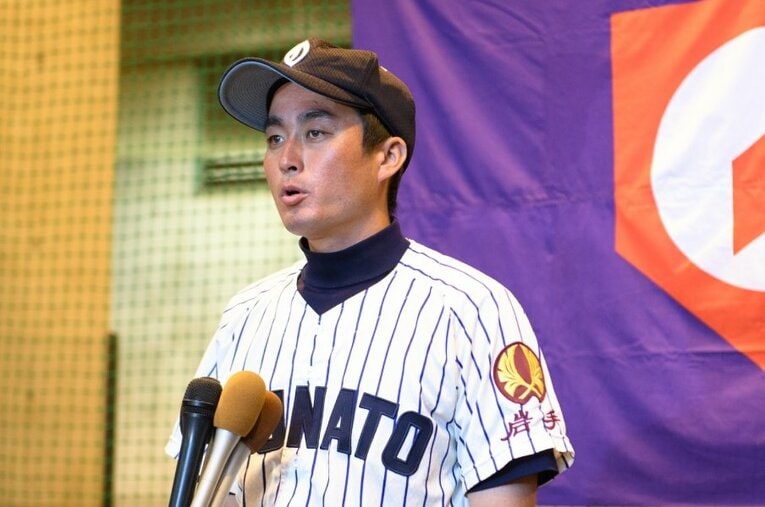 2019年夏の岩手大会決勝。佐々木朗希の登板を回避させた試合後の國保陽平監督（当時32歳） ／ photograph by Asami Enomoto