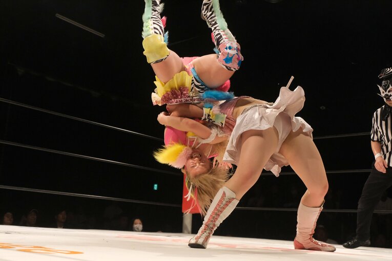 “闘うバービー人形”の急成長…見た目は派手でも練習熱心、Chi Chiをベテラン選手も絶賛「いきなり髪の毛掴んできたからね（笑）」(23)