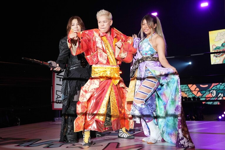 井上貴子、神取忍、葉月チームの入場に多くの観客が注目した　©Essei Hara