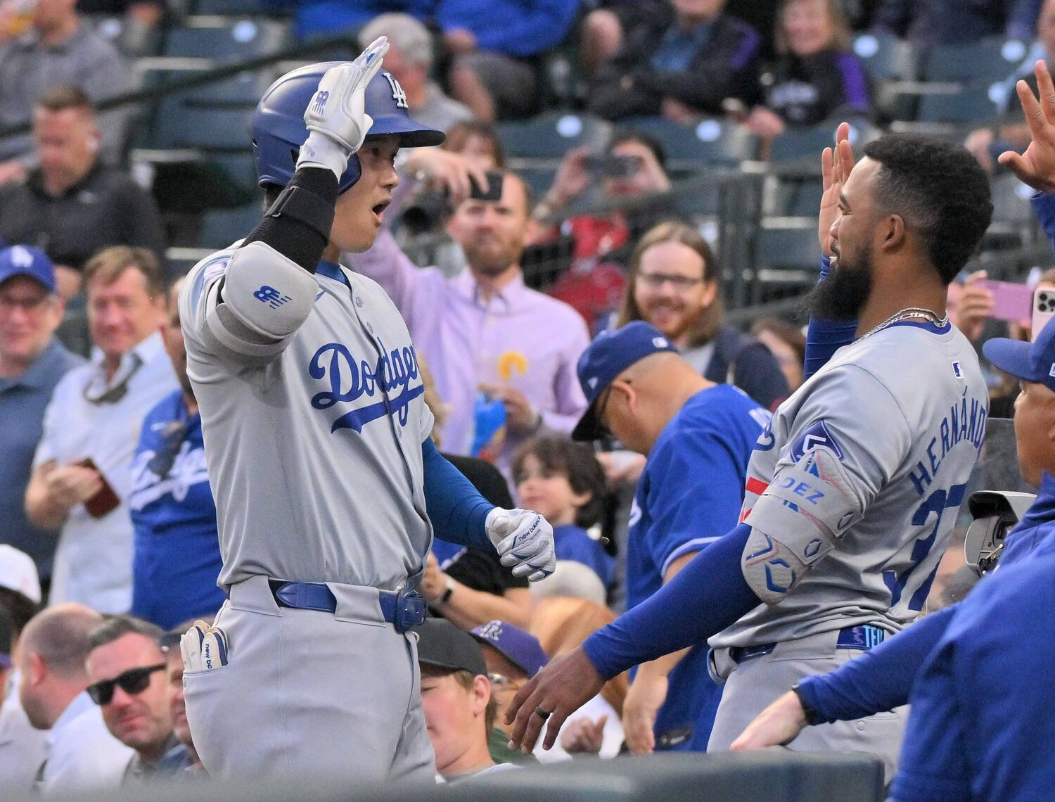 現地18日のロッキーズ戦。今季メジャー最長飛距離の145mホームランを放った大谷翔平　©JIJI PRESS