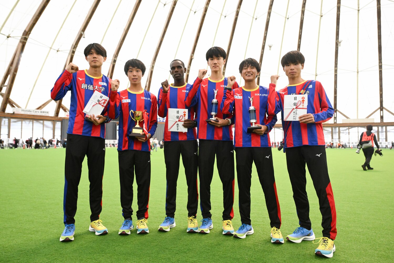 6人で襷を繋ぎ、つかみ取った出雲駅伝の準優勝も無効に　©Nanae Suzuki