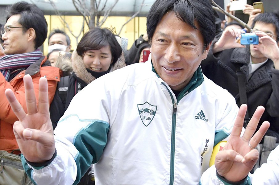 青学・原晋監督が強調した「垣根」。マラソン強化のために必要なこと。＜Number Web＞ photograph by Kyodo News