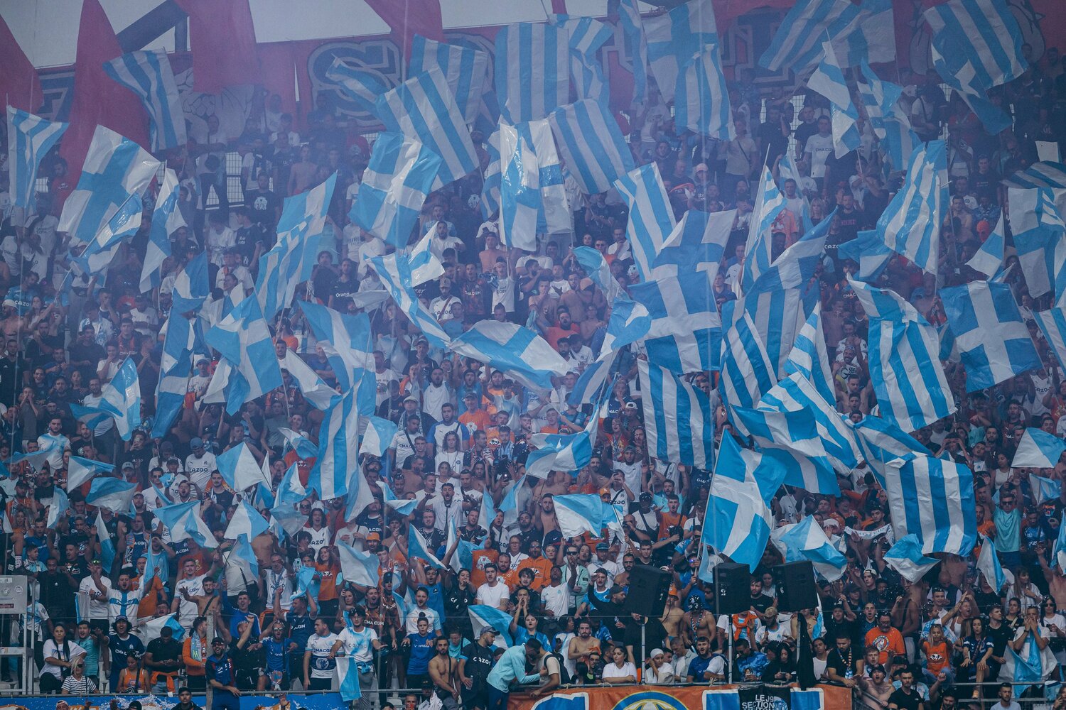 マルセイユのゴール裏サポーター。このあとどんどんヒートアップしていく　©Kiichi Matsumoto